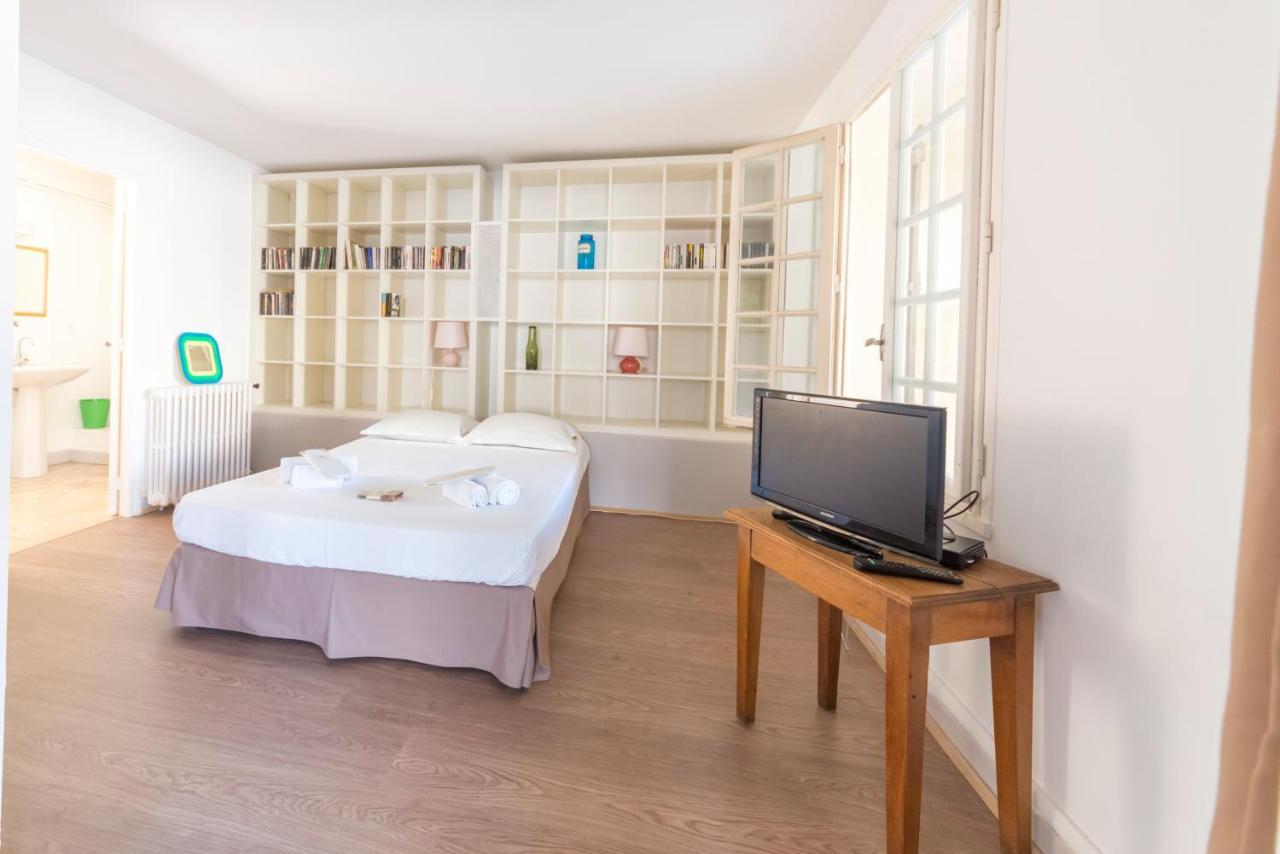 Appartement De Charme - Vue Sur Remparts - Wifi Gratuit - Parking Payant A Proximite Avignon Exteriér fotografie