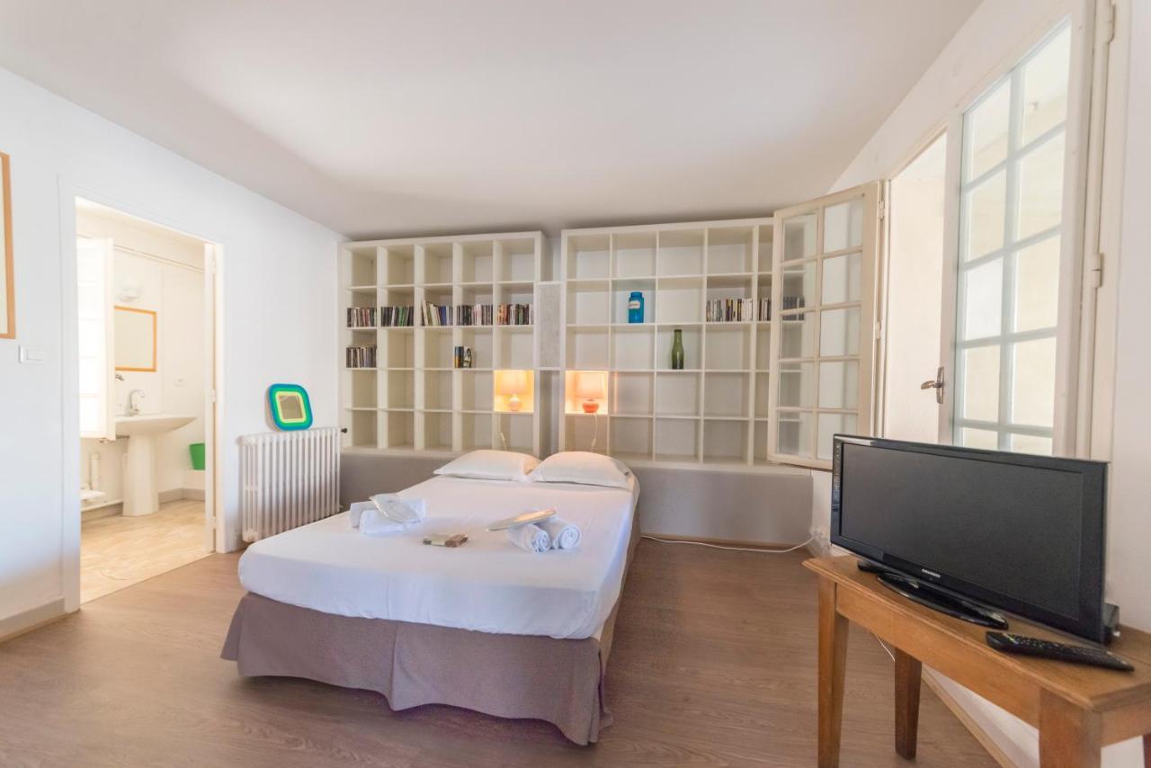 Appartement De Charme - Vue Sur Remparts - Wifi Gratuit - Parking Payant A Proximite Avignon Exteriér fotografie